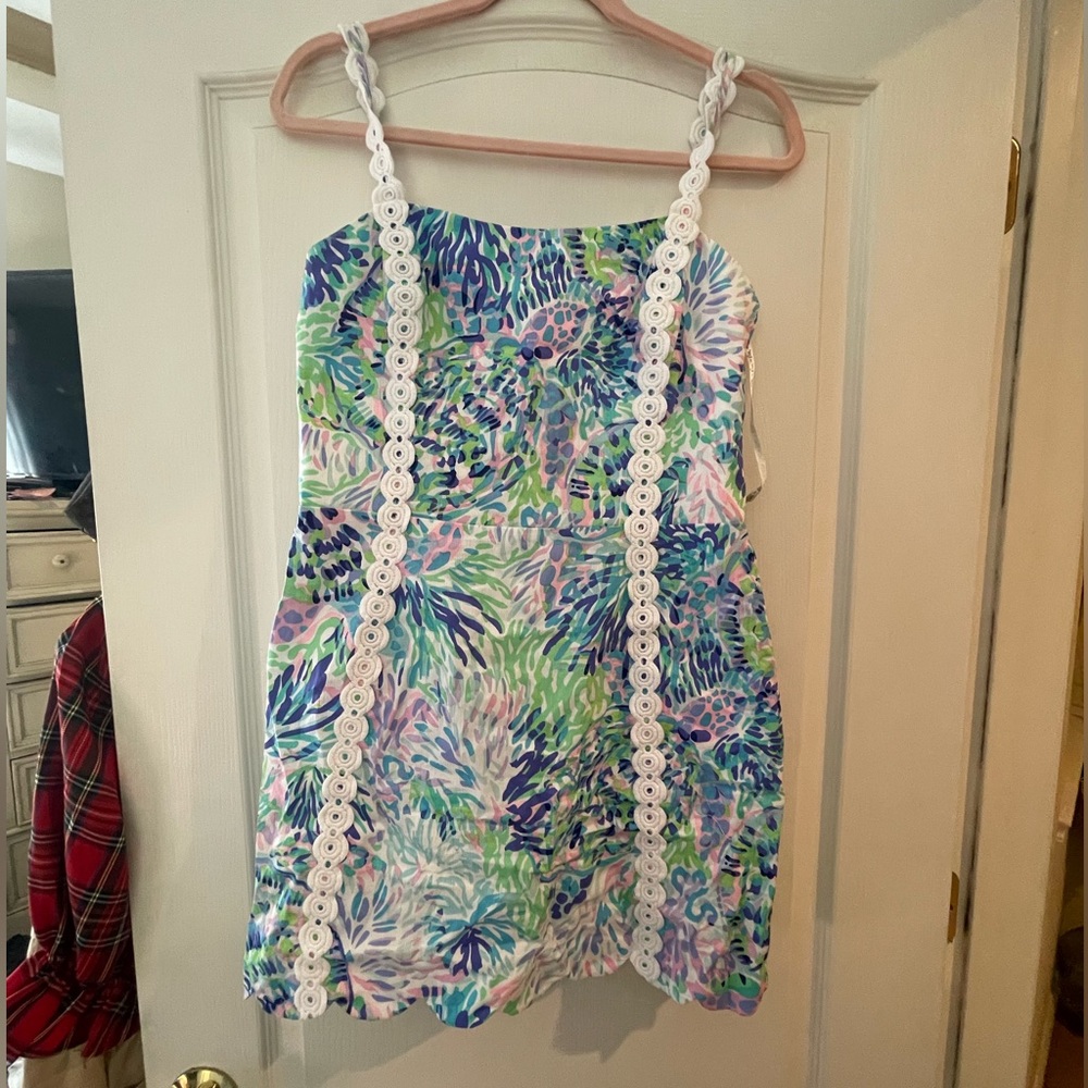 Lily Pulitzer romper dress worn once. Size 6. Zips up the back